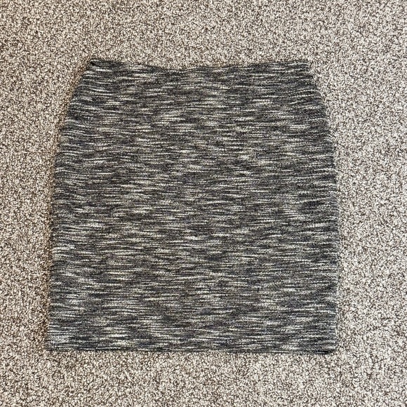 Ann Taylor Textured Sparkle Gray Pencil Skirt - Picture 2 of 7